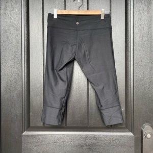 Lulu Cropped Legging